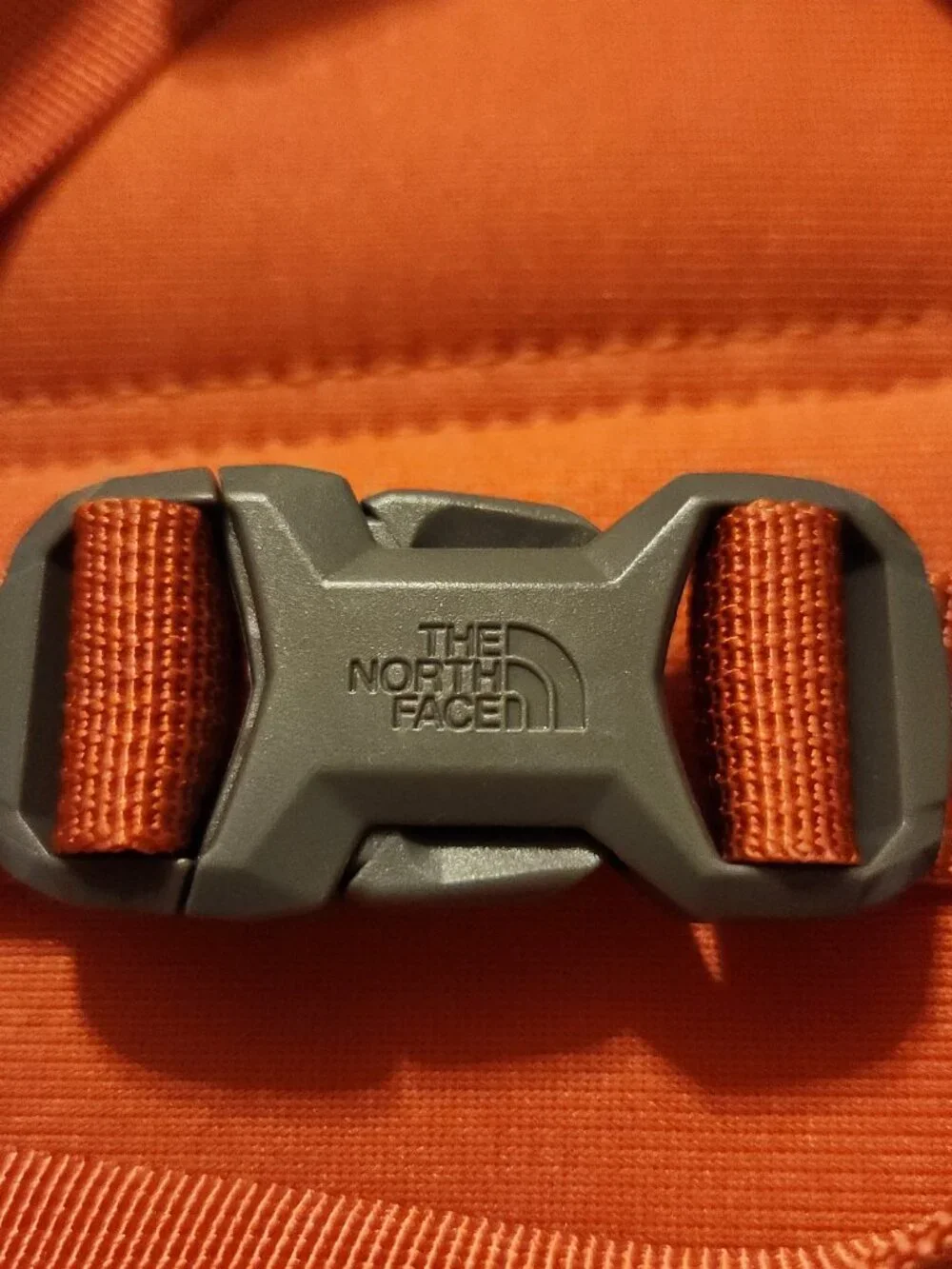 THE NORTH FACE Women's Backpack Recon 30 Liter, Mars Dust Dark